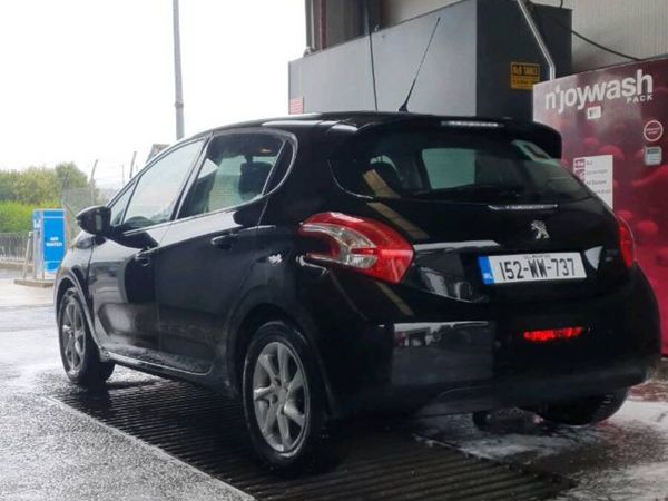 Peugeot 208 Hatchback, Diesel, 2015, Black