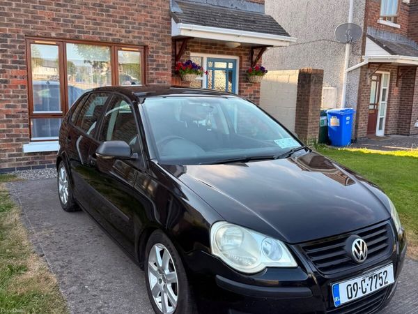 Volkswagen Polo Hatchback, Petrol, 2009, Black