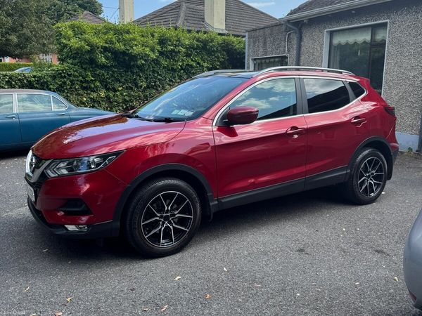 Nissan Qashqai MPV, Petrol, 2018, Red
