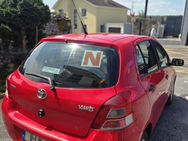 Toyota Yaris Hatchback, Petrol, 2011, Red