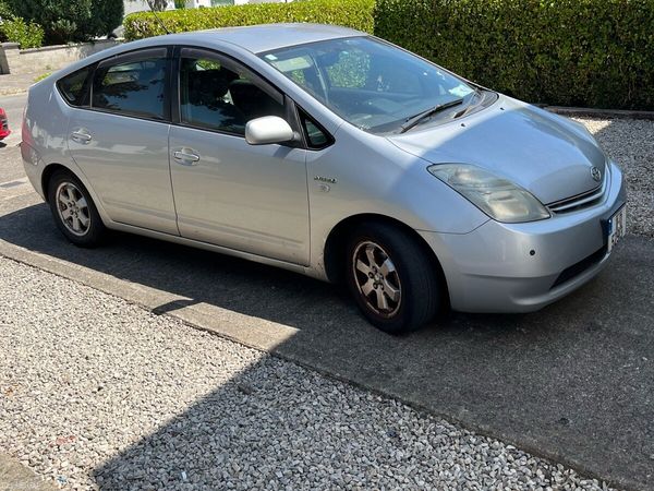 Toyota Prius Hatchback, Petrol Hybrid, 2011, Silver