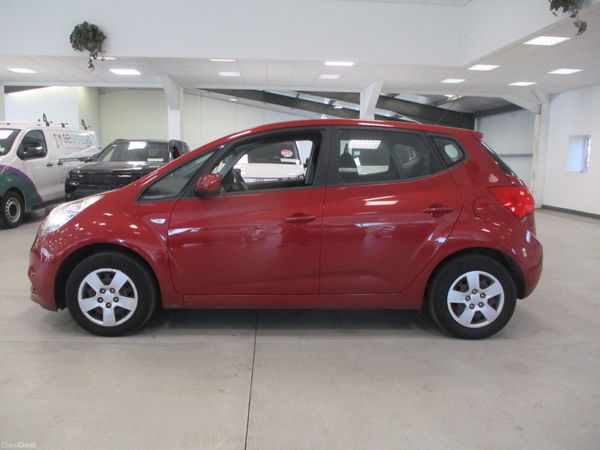 Kia Venga Hatchback, Petrol, 2017, Red