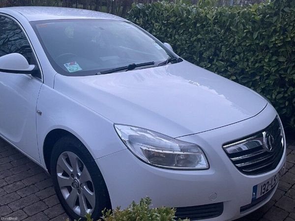 Vauxhall Insignia Hatchback, Diesel, 2013, White