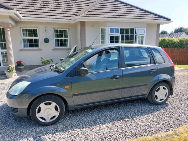 Ford Fiesta Hatchback, Petrol, 2004, Grey