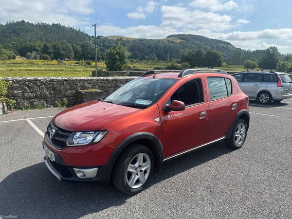 Dacia Sandero Stepway Hatchback, Diesel, 2015, Red