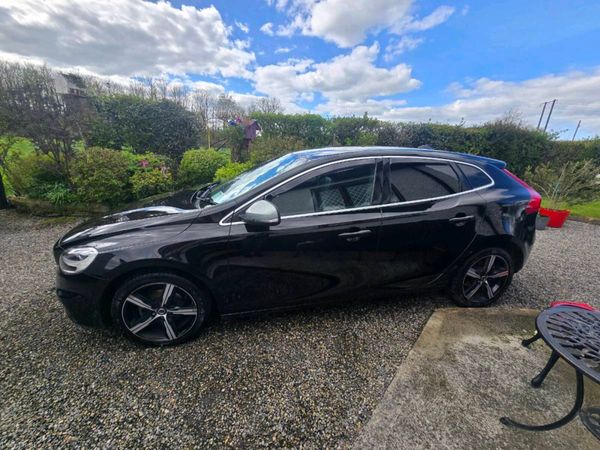 Volvo V40 Hatchback, Diesel, 2018, Black