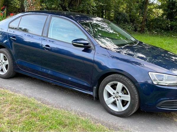 Volkswagen Jetta Saloon, Diesel, 2012, Blue