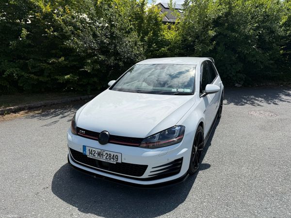 Volkswagen Golf Hatchback, Petrol, 2014, White