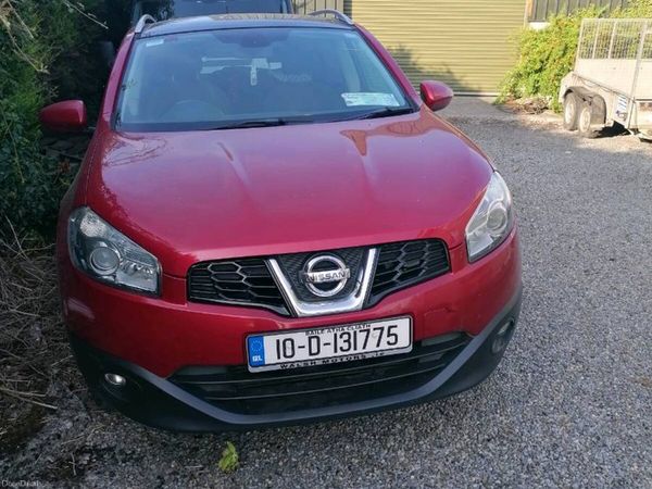 Nissan Qashqai Hatchback, Diesel, 2010, Red