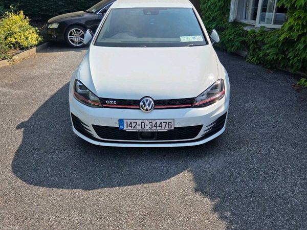Volkswagen Golf Hatchback, Petrol, 2014, White