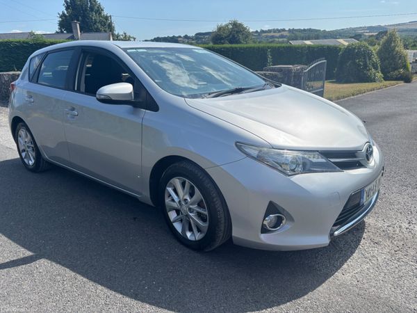 Toyota Auris Hatchback, Diesel, 2014, Silver