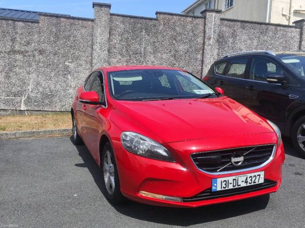 Volvo V40 Hatchback, Diesel, 2013, Red
