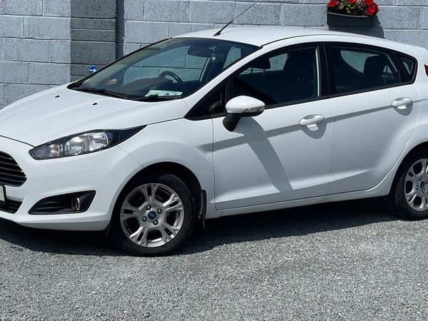 Ford Fiesta Hatchback, Diesel, 2015, White