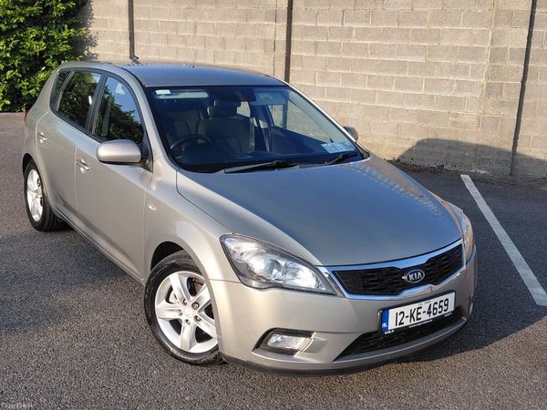 Kia Ceed Hatchback, Petrol, 2012, Gold