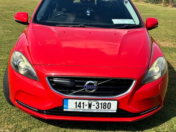 Volvo V40 Hatchback, Petrol, 2014, Red