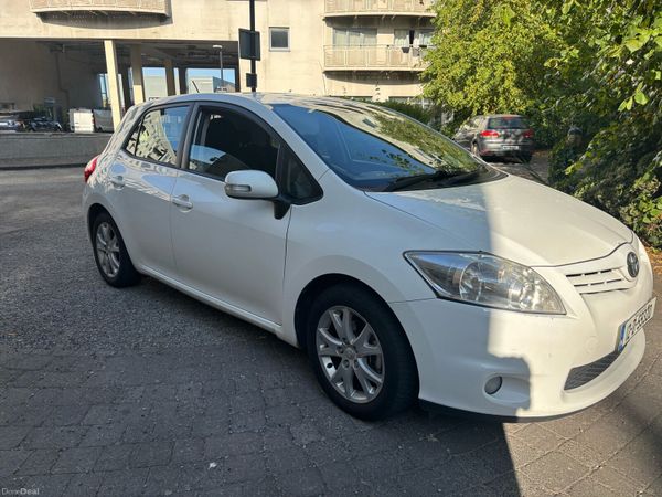 Toyota Auris Hatchback, Diesel, 2012, White