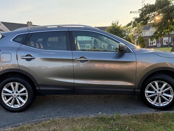 Nissan Qashqai Hatchback, Diesel, 2016, Grey