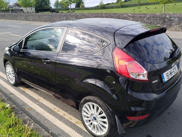 Ford Fiesta Hatchback, Petrol, 2015, Black