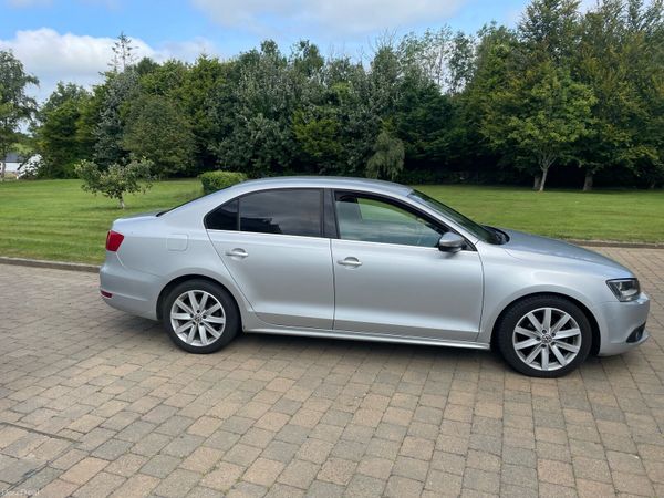Volkswagen Jetta Saloon, Diesel, 2012, Silver
