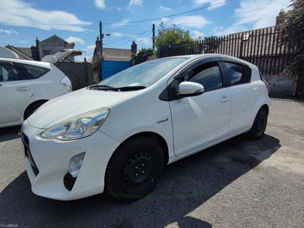 Toyota Aqua Hatchback, Petrol Hybrid, 2015, White