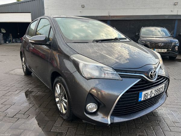 Toyota Yaris Hatchback, Petrol, 2015, Silver