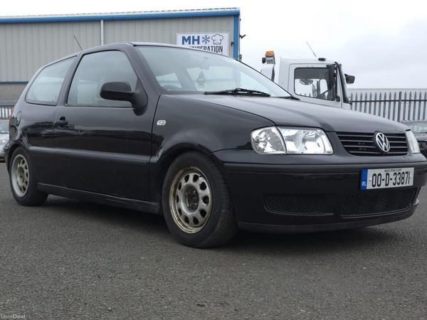 Volkswagen Polo Hatchback, Petrol, 2000, Black