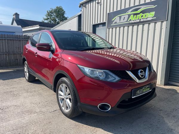 Nissan Qashqai Hatchback, Diesel, 2014, Red