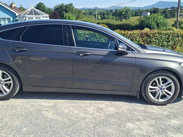 Ford Mondeo Hatchback, Diesel, 2016, Grey
