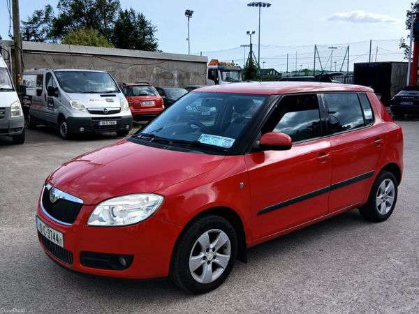 Skoda Fabia Hatchback, Petrol, 2010, Red