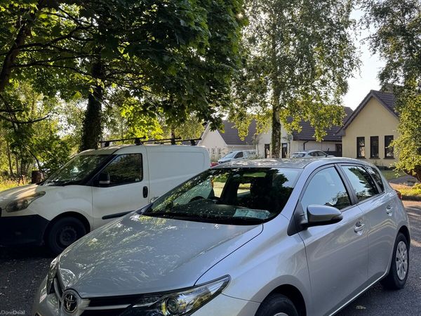 Toyota Auris Hatchback, Diesel, 2013, Silver