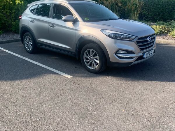 Hyundai Tucson SUV, Diesel, 2017, Gold