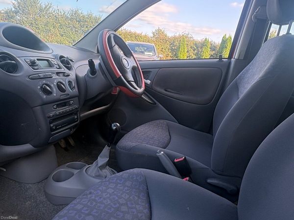 Toyota Yaris Hatchback, Petrol, 2003, Red