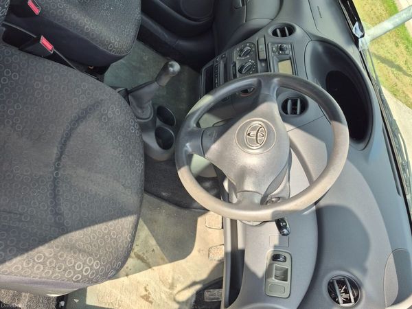 Toyota Yaris Hatchback, Petrol, 2004, Red