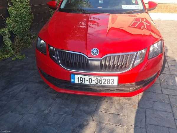 Skoda Octavia Saloon, Diesel, 2019, Red