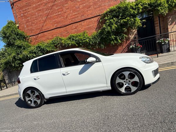 Volkswagen Golf Hatchback, Petrol, 2009, White