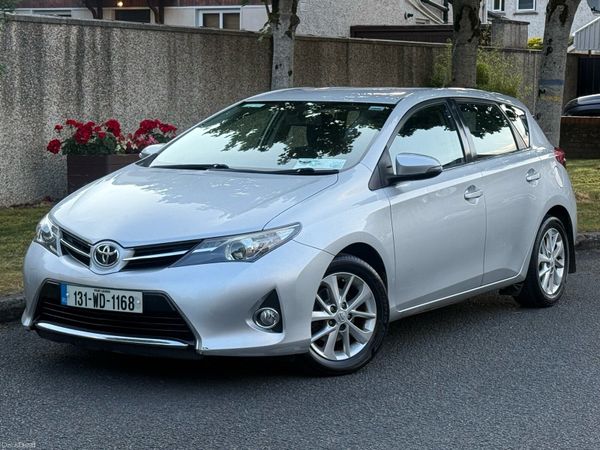 Toyota Auris Hatchback, Petrol, 2013, Silver