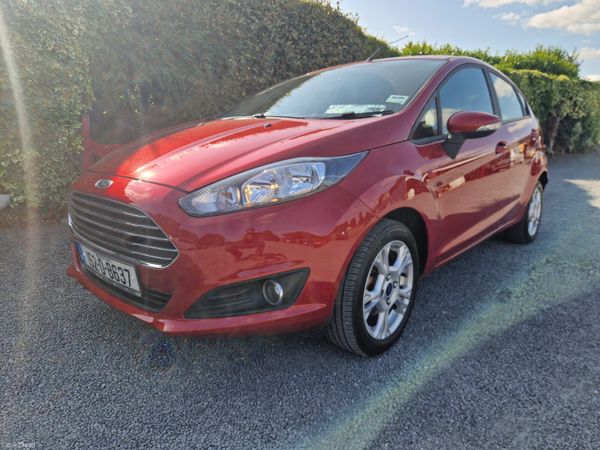 Ford Fiesta Hatchback, Petrol, 2015, Red