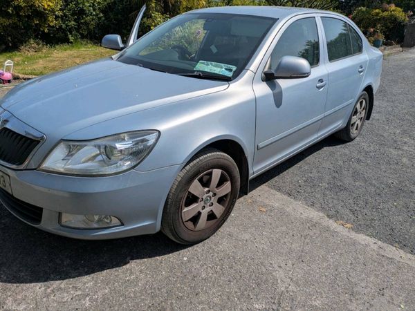 Skoda Octavia Hatchback, Petrol, 2011, Blue