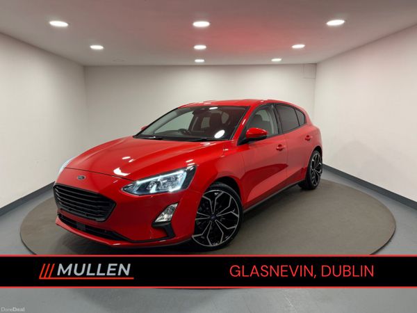 Ford Focus Hatchback, Diesel, 2021, Red