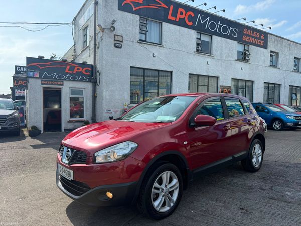 Nissan Qashqai Hatchback, Diesel, 2012, Red