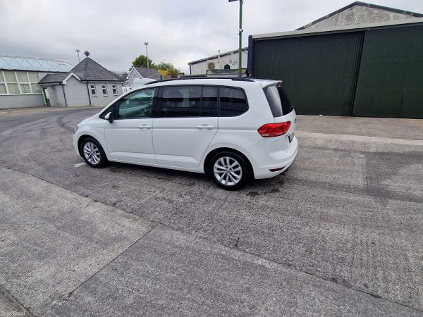 Volkswagen Touran MPV, Petrol, 2015, White