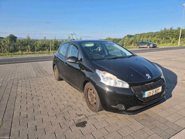 Peugeot 208 Hatchback, Petrol, 2013, Black