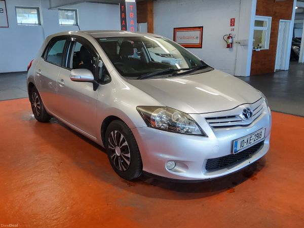 Toyota Auris Hatchback, Diesel, 2010, Silver