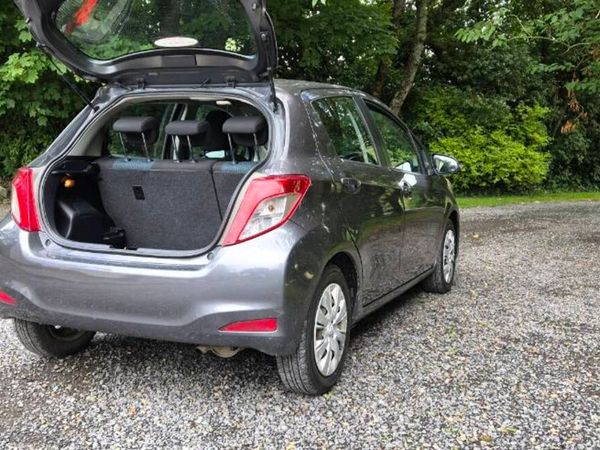 Toyota Yaris Hatchback, Petrol, 2012, Grey