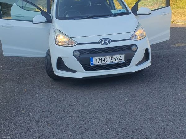 Hyundai i10 Hatchback, Petrol, 2017, White