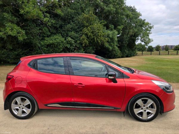Renault Clio Hatchback, Diesel, 2017, Red