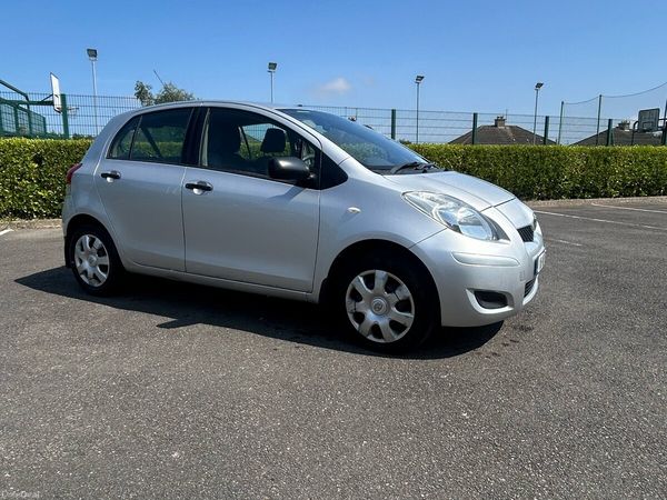 Toyota Yaris Hatchback, Petrol, 2010, Silver