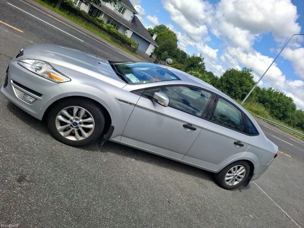 Ford Mondeo Saloon, Diesel, 2014, Silver
