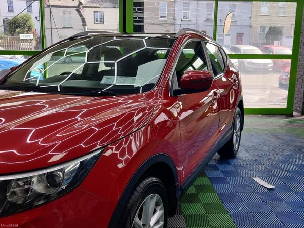 Nissan Qashqai Hatchback, Diesel, 2016, Red