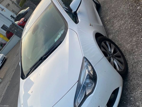 Opel Astra Hatchback, Diesel, 2014, White